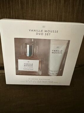 Le Monde Gourmand vanilla mousse Parfum and hand cream duo set New